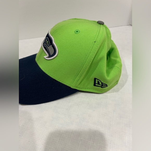 Seahawks Bright Green Fitted M/L New Era Football Cap - Picture 2 of 4